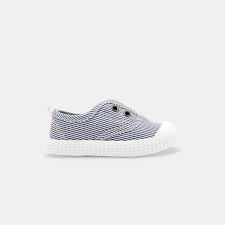 Cette basket écologique enfant est fabriquée en respectant l'environnement et sans substances nocives, bénéficiant de la. Tennis Toile Sans Lacets Bleu Bebe Garcon Okaidi Obaibi