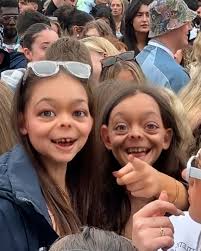 We can't tell if this is hilarious or nightmare fuel 😂