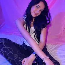 Fiona Frills - Free pics, galleries & more at Babepedia