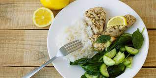 Hampir semua makan laut merupakan makanan sumber protein tinggi yang sangat baik karena biasanya rendah lemak. Mengurangi Karbohidrat Atau Menambah Protein Mana Yang Lebih Baik