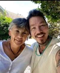 Aside from money, what genuinely makesyou you happy..