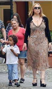 Vielen dank für ihren beitrag! Mariah Carey And Beau James Enjoy Romantic Date Night In Portofino Fall Fashion Outfits Winter Outfits Dressy Mariah Carey