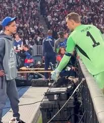 Champions League: Balljunge in Paris ärgert Manuel Neuer!