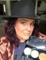 Livin' The Highlight, a face, eyes and body illuminator that you will  absolutely fall in love with 🖤 BUY NOW: https://bit.ly/2TvBjOr One of the  most popular product from the Star Collection is