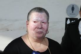 Alexandra Dyer's Instagram, Twitter & Facebook