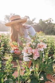 This Flower Farm Will Make You Want To Become A Flower Farmer Julia Berolzheimer Flower Farmer Flower Farm Gardening Photography