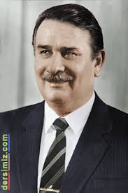 Akbulut bir taksiye biner, gideceği yeri söyler. Yildirim Akbulut Kimdir Ile Ilgili Dogru Guncel Bilgi Kaynaklari Yazilar
