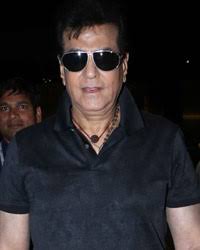 Ambanis` Bash For Mumbai Indians -- Shaina NC with her husband Manish Munot  Picture # 355974