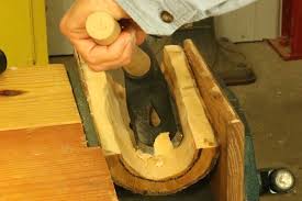 Don't buy a nest box that is too small. Homemade Bird Houses From A Natural Log Diy Nesting Bird Box Patterns Monograms Stencils Diy Projects