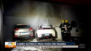 Carro elétrico pega fogo enquanto carregava na região sul de Palmas
