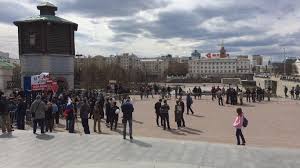 Картинки по запросу Фото с площади Екатеринбурга с Навальным