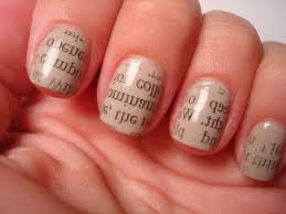 1 Put On Nail Polish And Let Dry 2 Dip Fingernail In Alcohol Basically Any Will Do Vodka Is Suggested 3 Press Con Immagini Unghie Giornale Smalto Orly Unghie Carine
