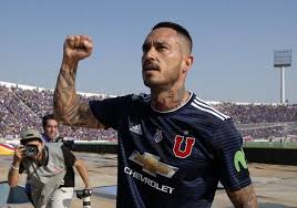 Jugador profesional de futbol genoa y seleccion chilena. Pinilla Y Araos Salen De La Concentracion Y Parten De La U