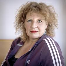 Wimie Wilhelm, geliefd komisch actrice (1961-2023) die altijd werd herkend  om haar lage stem