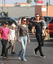 The bush rocker, who split from longtime girlfriend sophia thomalla late last year, appeared on the red carpet in an all black look while natalie lovingly placed her hand around his arm. Gavin Rossdale And Sophia Thomalla Enjoy Day Out With Kids Daily Mail Online