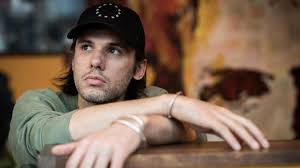 Orelsan cartonne avec son album la fête est finie. Le Rappeur Orelsan Va Se Marier