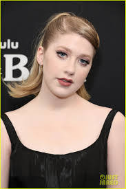 Beth Grace's Instagram, Twitter & Facebook