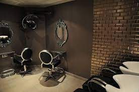Salon De Coiffure Intimiste Et Baroque Tony Lemale Interieurs Salon De Coiffure Decoration Salon Salon