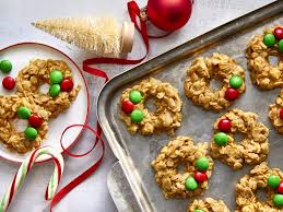 Whether you are craving peanut butter cookies, snickerdoodle cookies or gingerbread cookies. 25 Easy Christmas Cookies With Few Ingredients Myrecipes