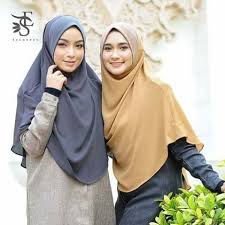 Wanita tukang sisir rambut anak. Sebenarnya Wanita Si Tukang Sikat Rambut Hijab Queen By Atiey Qaseh Badrul Facebook