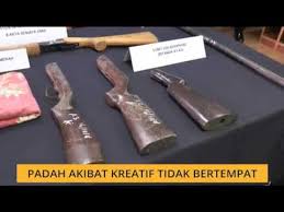 Polis kelantan akhirnya menemui dua laras senapang dan satu pistol yang dibuang ke dalam sungai kelantan berhampiran jambatan ibrahim ali dekat tendong, pasir mas pada jumaat lalu. Polis Buru 20 Pemilik Senjata Api Buatan Sendiri Youtube