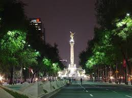 La noche de este miércoles diferentes demarcaciones de la ciudad de méxico registran fuertes granizadas y lluvias ligeras. Paseo De La Reforma Ciudad De Mexico En La Noche Mexico Paseo De La Reforma Viajes En Mexico