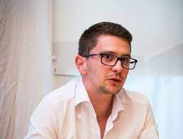 Megváltoztatnám az ifjúságról való gondolkodást a kormányon belül. Oltean Csongor Lett Az Erdelyi Magyar Ifjusagi Ertekezlet Elnoke