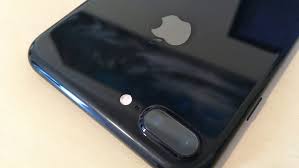 Iphone 7 and iphone 7 plus embody apple's continuing environmental progress. Here S How The Jet Black Iphone 7 Finish Holds Up Without A Case Updated 9to5mac