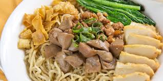 Bayangkan, kamu bisa menikmati mie dengan tekstur yang lembut, topping daging ayam yang empuk dan tambahan lainnya yang menambah kenikmatan menikmati kuliner ini saat berada di jakarta. 8 Bakmi Ayam Legendaris Di Jakarta Cocok Untuk Wisata Kuliner Halaman All Kompas Com