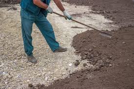 The weight of topsoil with higher moisture content can go up to 1300kgs to 1400kgs also. How Much Does A Yard Of Topsoil Weigh A Green Hand