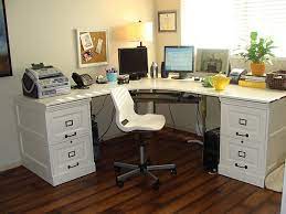 16 free diy desk plans you can build today from www.thesprucecrafts.com design your structure according to the dimensions of your space once … source : 30 Diy Desks That Really Work For Your Home Office