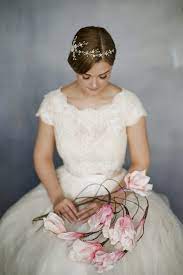 Hair accessories └ bridal accessories └ wedding └ specialty └ clothing, shoes & accessories all categories food & drinks antiques art baby books, comics & magazines business cameras cars, bikes, boats clothing, shoes & accessories coins collectables computers/tablets & networking. How To Style Wedding Hair Accessories With Short Hair Love My Dress Uk Wedding Blog Wedding Directory