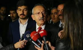 Gençlik yıllarında saz merakı olan kılıçdaroğlu, o dönemde elinden sazını hiç düşürmüyordu. Genel Baskan Olmak Isteyen Kimsenin Onunu Kesmedim