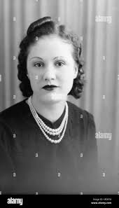 Black pearl Black and White Stock Photos & Images