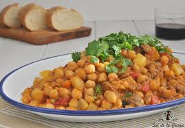 Tras haber pelado la cebolla, lo mejor es que la laves bajo el agua del grifo para que los ojos no te lloren tanto, la. Sal De La Cocina Ropa Vieja Canaria