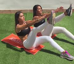 Para conseguir abdominales lo ideal es hacer ejercicio físico con frecuencia y si lo deseas lo puedes practicar en casa, sin necesidad de ir a un gimnasio abdominales piramidales: Circuito De Abdominales Para Hacer En Casa 9 Ejercicios Deporlovers