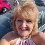 Karen Balfour's Instagram, Twitter & Facebook