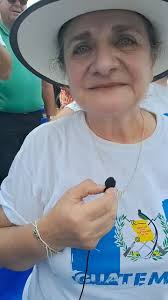 Doña Yany Oliva, mamá de Adriana Ruano con lágrimas de felicidad tras ver  ganar a su hija la medalla de oro en Paris 🏅🇬🇹🩵