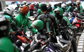 Untuk mempelajari lebih lanjut masker templat,grafik atau file vektor latar belakang untuk mendesain unduh corona attention sign silahkan pakai masker hindari virus covid 19. Kini Grab Wajibkan Mitra Driver Selfie Pakai Masker Ekonomi Bisnis Com