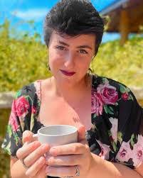 Randi Jacobs's Instagram, Twitter & Facebook