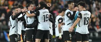 ¡Choque de Titanes! Valencia vs. Athletic: ¿Quién Dominará Mestalla? - Imagen principal del artículo