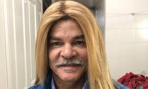 Colombian football icon carlos 'el pibe' valderrama has given rt his insight into the stunning victory of los cafeteros over poland and an upcoming matchup with senegal. Valderrama Se Despide De Sus Rizos Por Un Anuncio