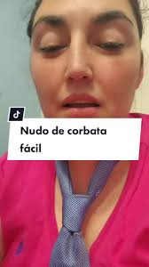 En este video te enseño a hacer el nudo de tu corbata, y mi mama decía que  no se aprende en internet🗿 #trucostiktok #puestoaprueba #nudosimple  #nudodecorbatafacil #diyfashion #mindblowingtrick😉😆😆😆 ...