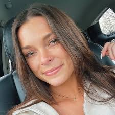 Carmen Joiner's Instagram, Twitter & Facebook