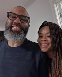 Guess who left our ranch in Montana to come visit Calgary? I'm showing him  my new hood😆. @frugalbeardguy #calgary 🇨🇦