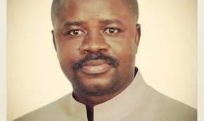 Dr. Brima Diallo receiving his prestigious Award