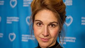 Laura Laabs über „Rote Sterne überm Feld“: „Den Spaten angesetzt und ein  bisschen gegraben“