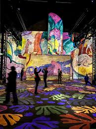 Yves Klein L Exposition A L Atelier Des Lumieres Fermeture Exposition Yves Klein Renoir