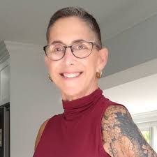 Andi Thomas's Instagram, Twitter & Facebook