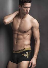 Boxer shorts (also known as loose boxers or as simply boxers) are a type of undergarment typically worn by men. Boxer Trunk De Armani Confeccionado En Algodon Elastizado Sensacion De Suavidad Y Libertad De Mo Fotografia De Moda Masculina Boxers De Hombre Hombres Modelos